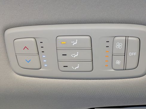 Used 2024 Kia Carnival LX FWD image 21