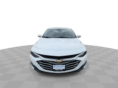 Used 2024 Chevrolet Malibu LT image 3
