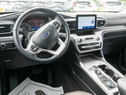 Used 2023 Ford Explorer XLT w/ Equipment Group 202A AWD/4WD image 13