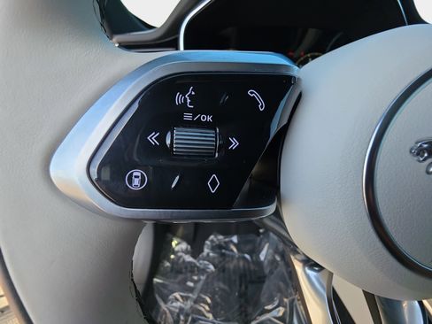 Used 2025 Jaguar F-PACE R-Dynamic S AWD/4WD image 17