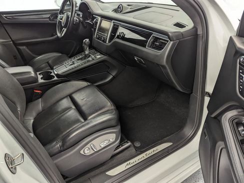 Used 2015 Porsche Macan Turbo image 23