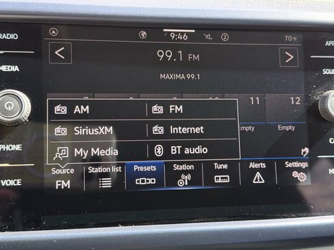 Certified 2024 Volkswagen Taos SE image 10