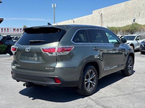 Used 2016 Toyota Highlander XLE AWD/4WD image 3