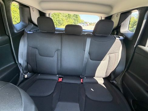 Used 2017 Jeep Renegade Trailhawk AWD/4WD image 11