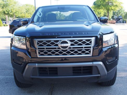 Used 2023 Nissan Frontier SV RWD image 2