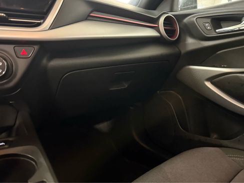 Used 2024 Chevrolet Trax RS FWD image 17