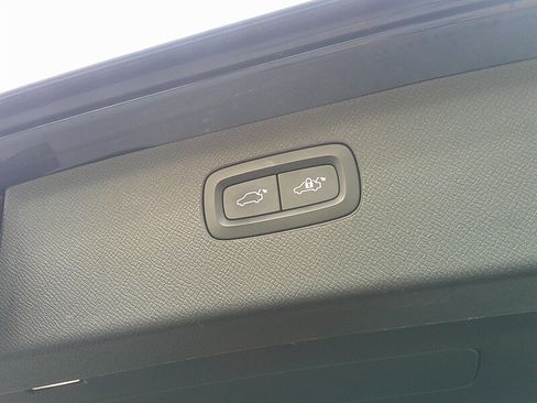 Used 2019 Volvo XC90 T6 Momentum image 17