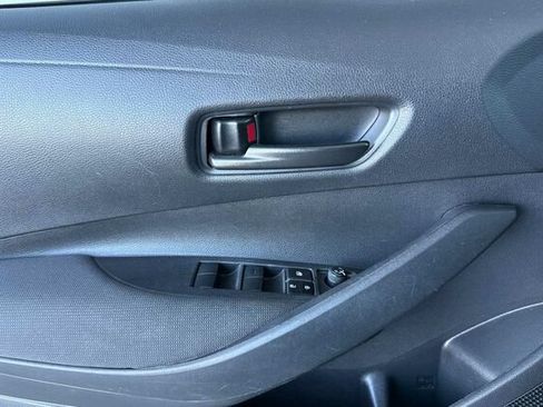 Used 2022 Toyota Corolla LE FWD image 11
