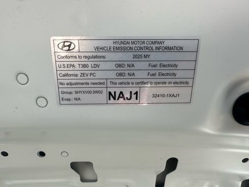 Used 2025 Hyundai Ioniq 5 Limited image 6