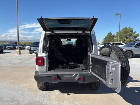 Used 2020 Jeep Wrangler Unlimited Sahara image 29