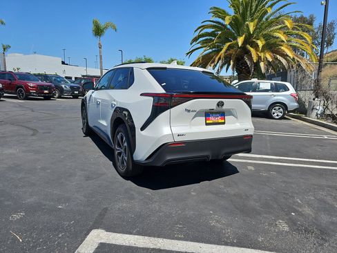 Used 2024 Toyota bZ4X XLE w/ Weather Package AWD/4WD image 5