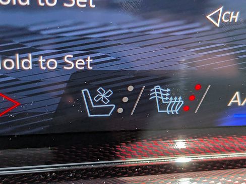 Certified 2024 Chevrolet Traverse RS FWD image 37