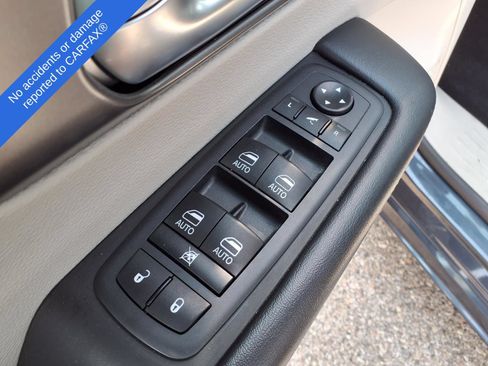 Used 2019 Chrysler Pacifica Limited w/ Advanced Safetytec Group FWD image 16