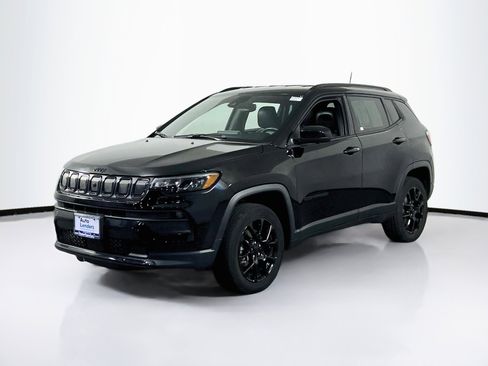 Used 2022 Jeep Compass Latitude w/ Convenience Group AWD/4WD image 1