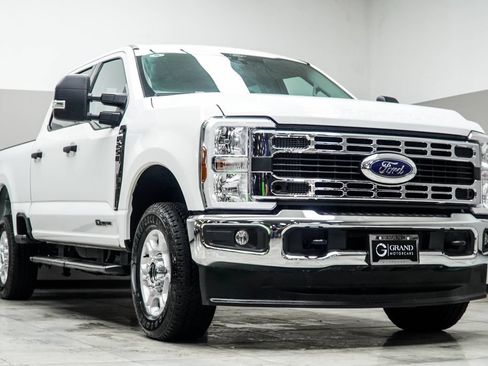 Used 2025 Ford F250 XLT AWD/4WD image 4