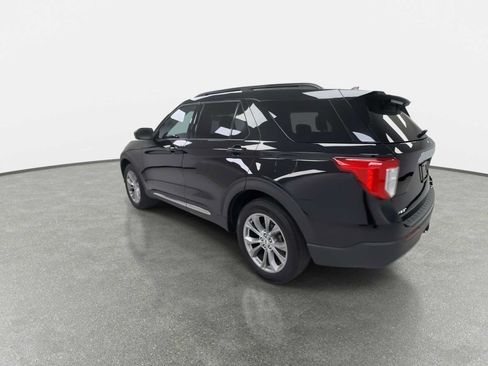 Used 2022 Ford Explorer XLT w/ Equipment Group 202A AWD/4WD image 6