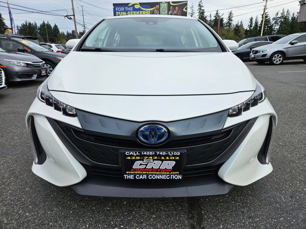Used 2020 Toyota Prius Prime XLE FWD image 2