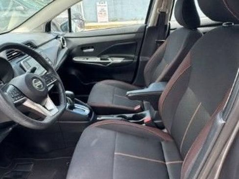 Used 2022 Nissan Versa SR FWD image 11