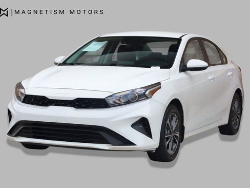Used 2024 Kia Forte LXS FWD image 4