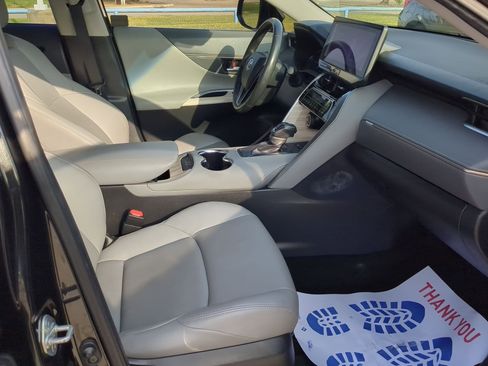 Used 2023 Toyota Venza XLE image 30