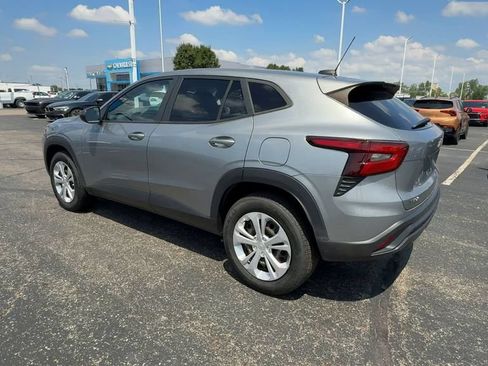 Used 2024 Chevrolet Trax LS w/ Driver Confidence Package FWD image 6