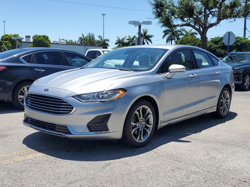 Used 2020 Ford Fusion SEL image 3
