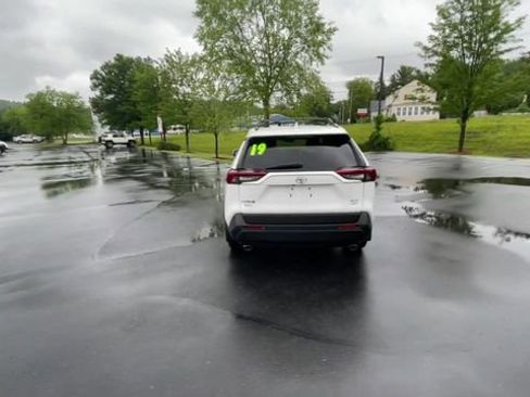 Used 2019 Toyota RAV4 XLE image 7