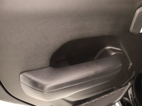 Used 2025 Jeep Gladiator Sport image 15