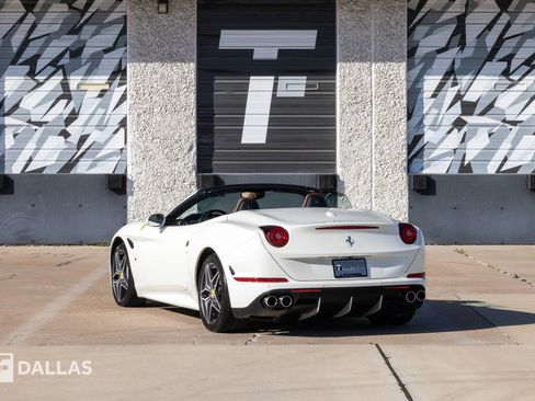 Used 2016 Ferrari California T image 11
