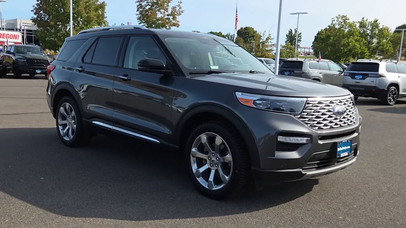 Used 2020 Ford Explorer Platinum w/ Premium Technology Package AWD/4WD image 2