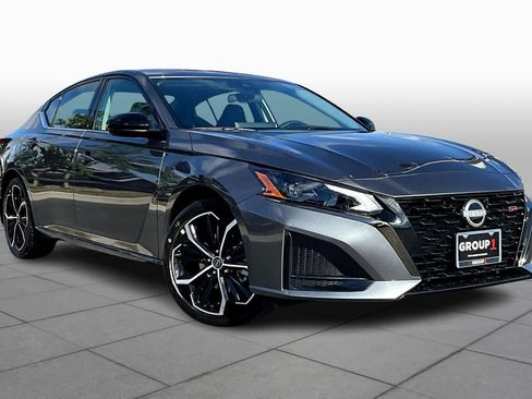 New 2025 Nissan Altima 2.5 SR image 2