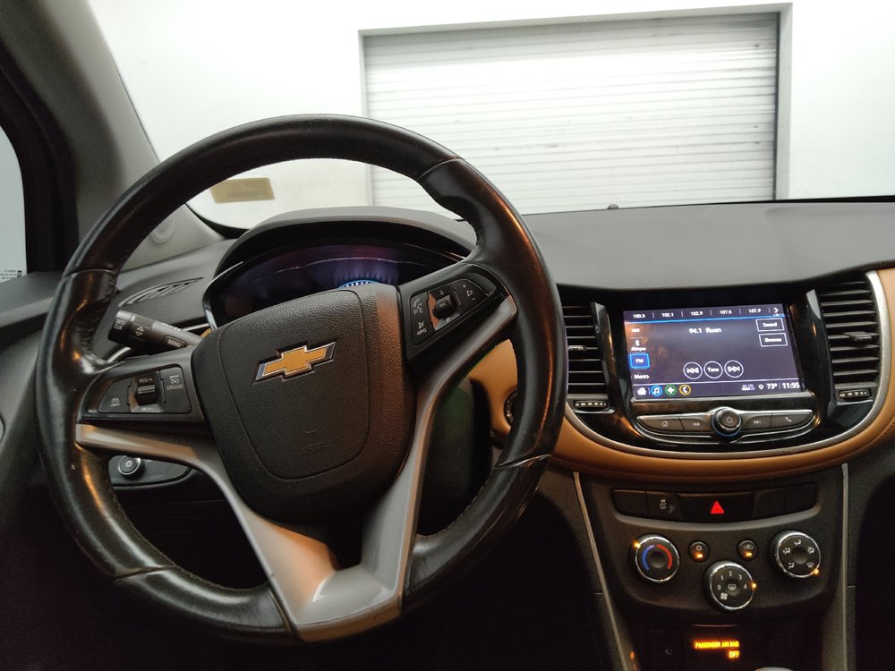 Used 2018 Chevrolet Trax LT w/ LT Convenience Package FWD image 22