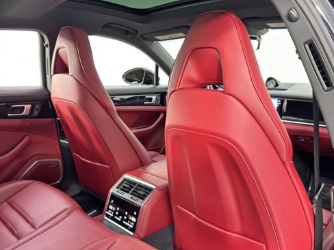 Used 2022 Porsche Panamera 4 w/ Premium Package image 40
