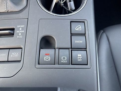 Certified 2024 Toyota Highlander XLE image 37