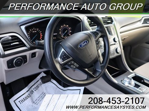 Used 2017 Ford Fusion SE image 8