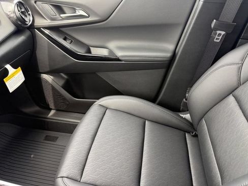 New 2026 Chevrolet Equinox LT w/ Convenience Package II FWD image 15