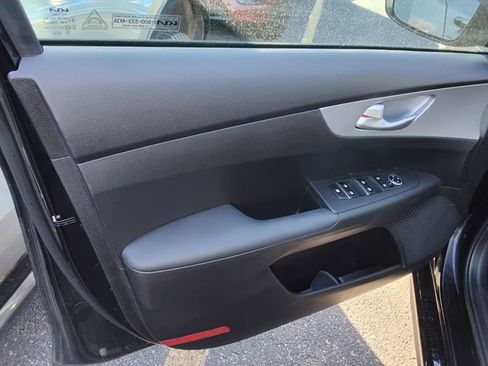Used 2023 Kia Forte LXS w/ LXS Technology Package FWD image 10
