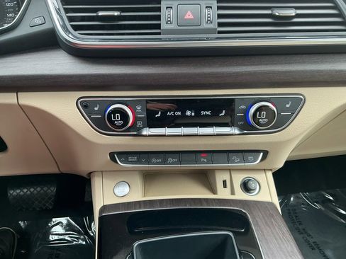 Used 2022 Audi Q5 2.0T Premium w/ Convenience Package image 19