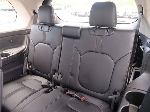 Used 2025 Honda Pilot EX-L image 11