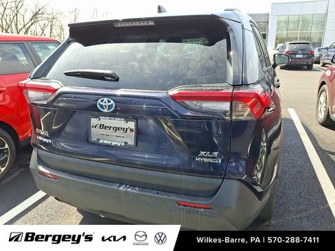 Used 2021 Toyota RAV4 XLE w/ Convenience Package AWD/4WD image 6