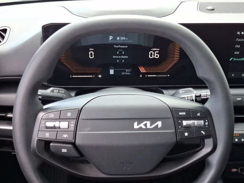 Used 2025 Kia K4 FWD image 17