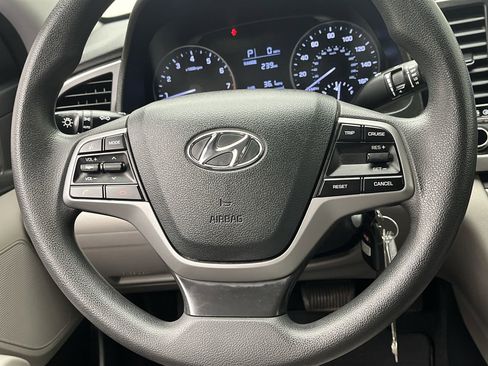 Used 2017 Hyundai Elantra SE image 11