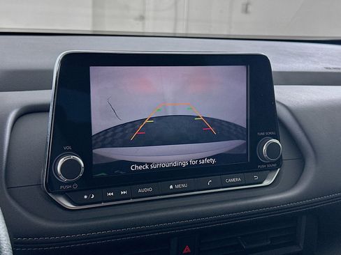 Used 2024 Nissan Rogue S image 22