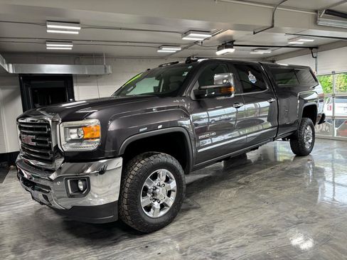 Used 2016 GMC Sierra 2500 SLT w/ Duramax Plus Package AWD/4WD image 4