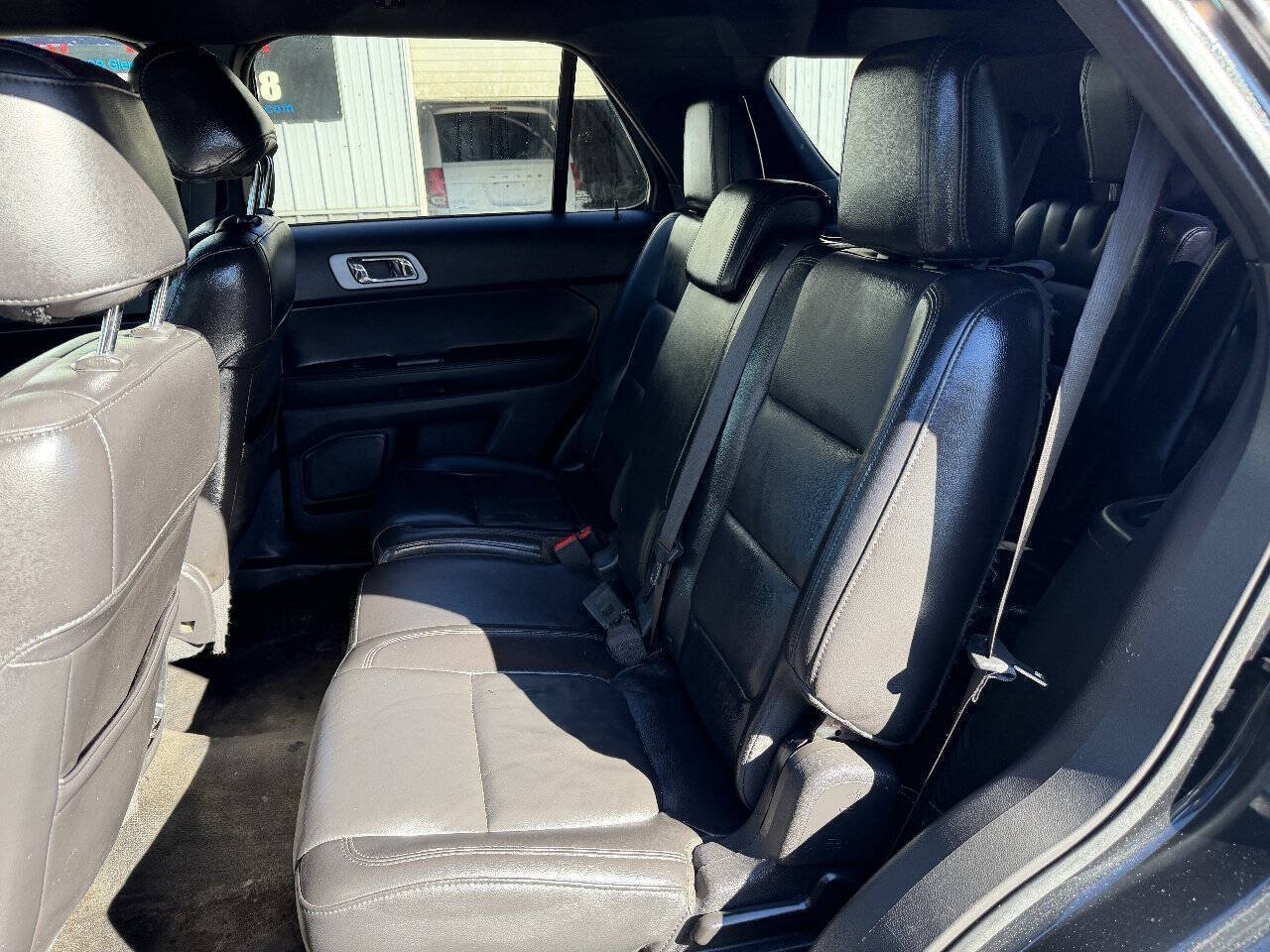 Used 2015 Ford Explorer XLT w/ Equipment Group 202A AWD/4WD image 9