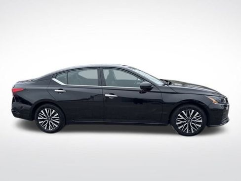 Used 2025 Nissan Altima 2.5 SV image 7