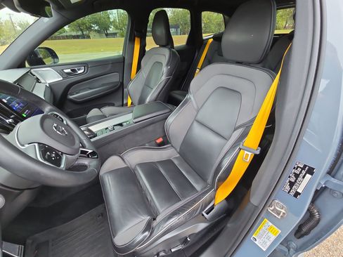 Used 2022 Volvo XC60 T8 Polestar w/ Protection Package Premier image 11