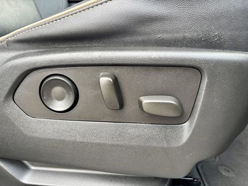 Used 2023 Chevrolet Suburban Premier image 14