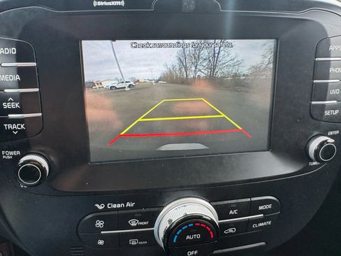 Used 2019 Kia Soul + image 25