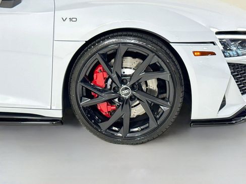 Used 2021 Audi R8 V10 w/ Premium Package RWD image 36